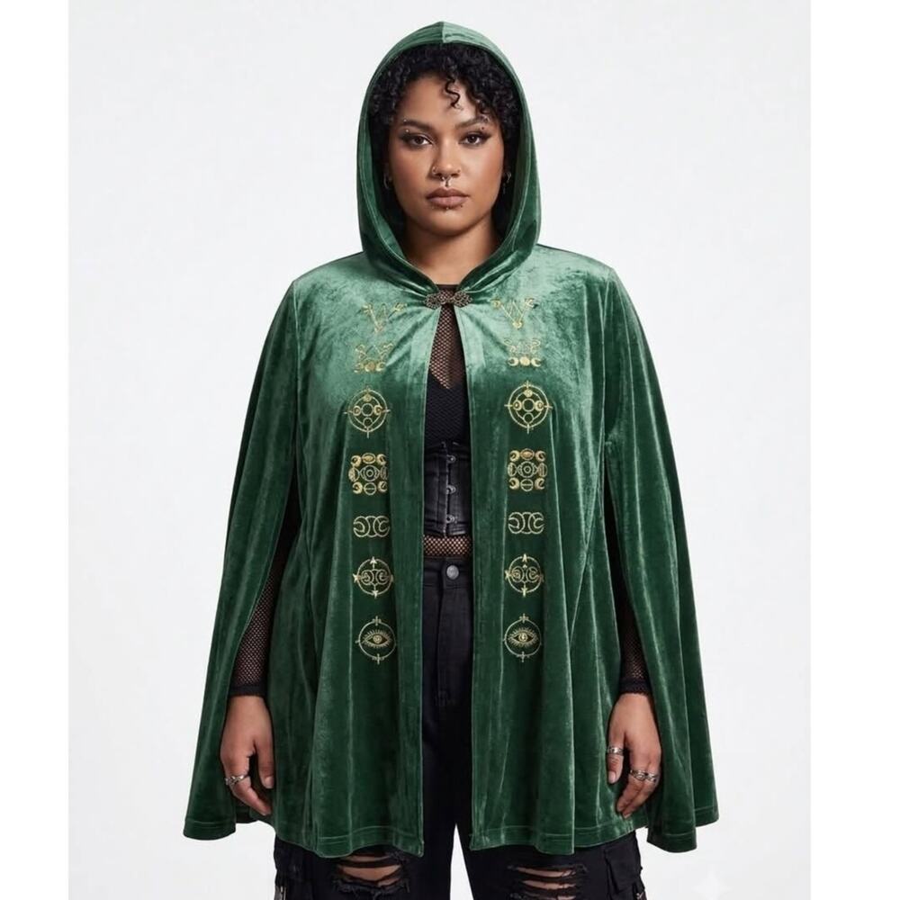 Hot Topic Plus Size 1/2 Disney Hocus Pocus Winifred Velvet Hooded Cosplay Cape
